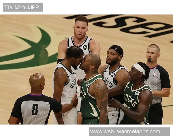 三人联手发威布朗怀特鸭王共砍80分超全队一半得分10分